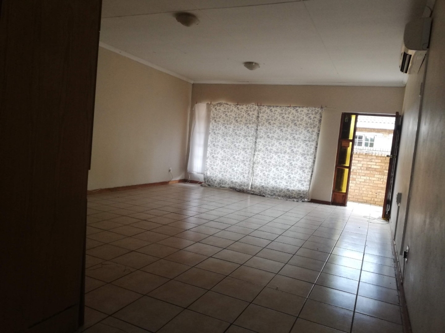 To Let 2 Bedroom Property for Rent in Oudorp North West